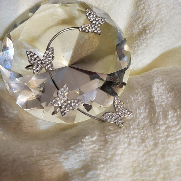 ***Silver Plated Butterfly Ear Cuff Climber - Picture 3 of 4